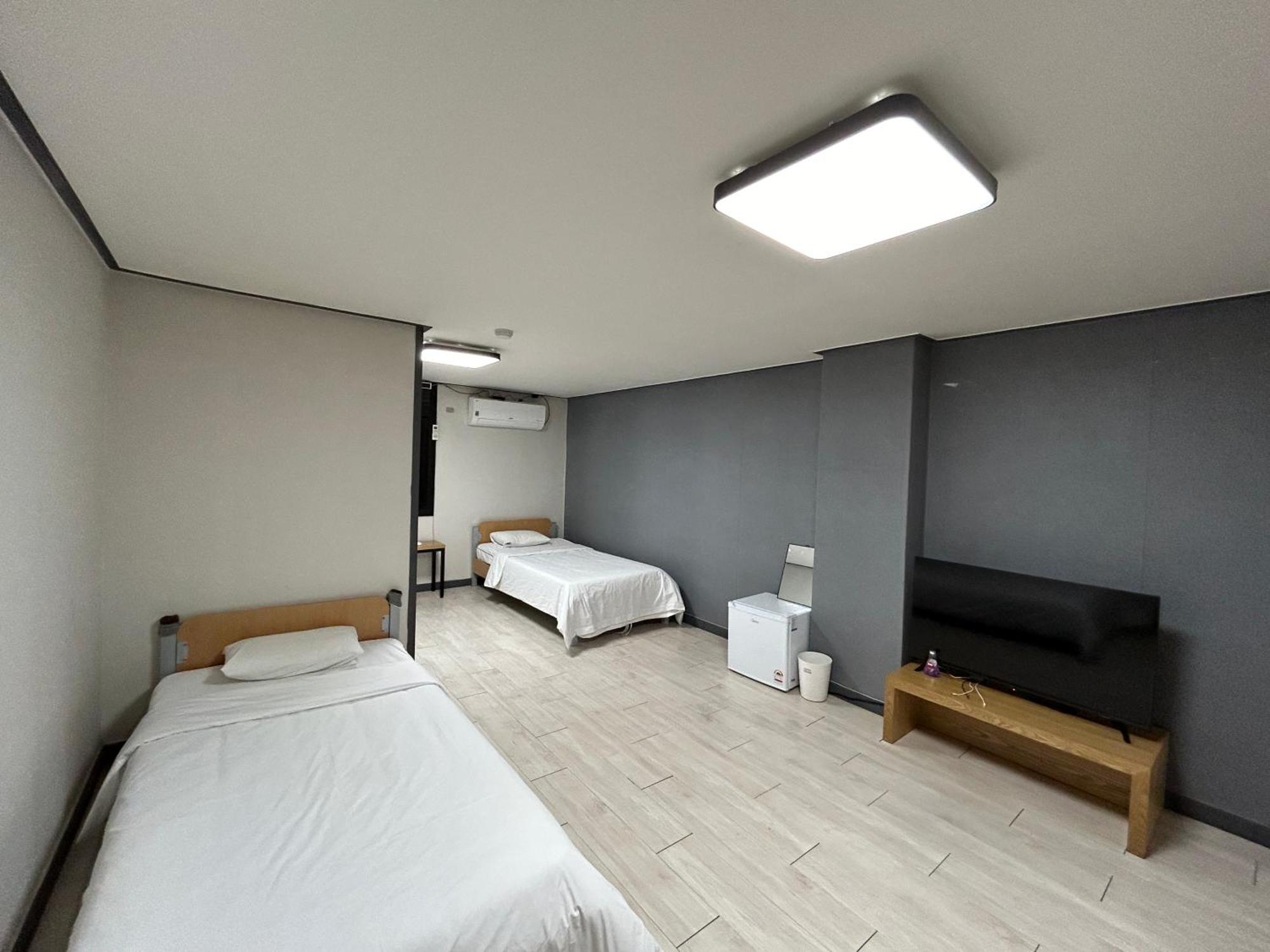 Deluxe Motel Geoje Camera foto