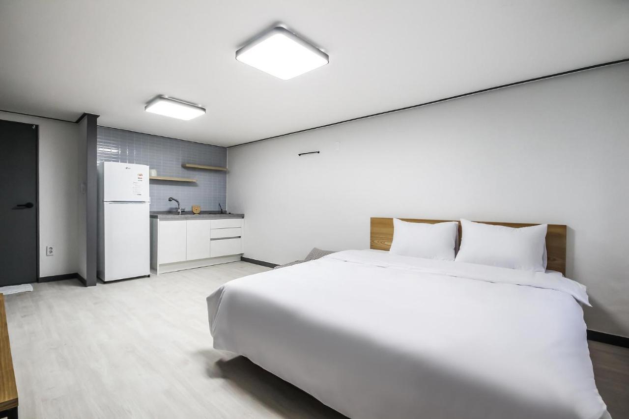 Deluxe Motel Geoje Esterno foto